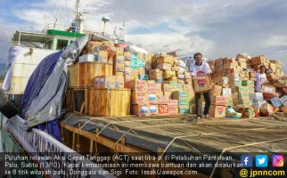 ACT Bagikan 1000 Kotak Makanan dan 5 Kg Beras ke Pengungsi Banjir di Bidara Cina - JPNN.com
