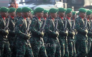 Gladi Bersih HUT TNI, Ribuan Pasukan Berbaris hingga Beratraksi - JPNN.com