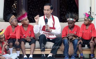 Cara Presiden Jokowi Bayar Janji kepada Anak-anak Papua - JPNN.com