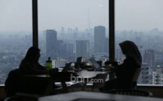 Langit Jakarta Jadi Kelabu, Ternyata Begini Penjelasan BMKG - JPNN.com