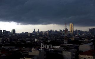 Prakiraan Cuaca Hari Ini Minggu, BMKG Peringatkan Warga di Jabodetabek Waspada - JPNN.com