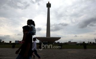 Anak Buah Heru Budi Siagakan Petugas Kebersihan di Monas hingga Kota Tua - JPNN.com