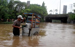 Banjir Jabodetabek Berdampak pada 5 Sektor Ini - JPNN.com
