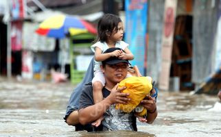 Sebegini Ketinggian Banjir di Kebon Pala Jakarta Timur - JPNN.com