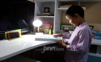 7 Kiat Menjaga Kesehatan Mata Anak selama Sekolah Online - JPNN.com