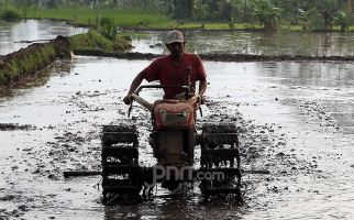 Tekan Biaya Produksi Petani, India Rilis Traktor Berbahan Bakar CNG - JPNN.com