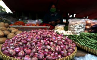 Harga Bawang, Cabai, hingga Telur Ayam di PD Pasar Jaya Hari Ini - JPNN.com