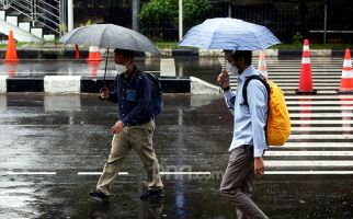 Cuaca Hari Ini 26 Desember 2023: Daftar Wilayah Jakarta Berpotensi Hujan Disertai Petir - JPNN.com