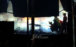 Kebakaran di Dramaga Bogor Menghanguskan Ruko 2 Lantai, Kerugian Rp 3 Miliar - JPNN.com