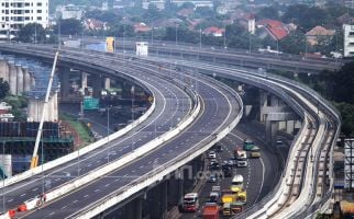 Prioritaskan One Way Arus Balik Menuju Jakarta, Akses ke Tol Cikampek Ditutup - JPNN.com