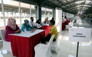 Kayuh Sepeda 15 Km Demi Vaksinasi Covid-19, Safaruddin Terima Sepeda Motor dari Gubernur - JPNN.com