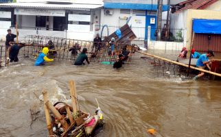 28 RT Terendam Banjir Kali Ciliwung, Paling Banyak di Jaksel, Ini Daftarnya - JPNN.com