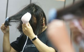 Rambut Penuh Ketombe, Hilangkan Saja dengan 4 Cara Ini - JPNN.com