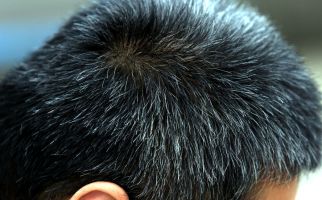 Cegah Uban Tumbuh Subur di Rambut dengan 3 Cara Alami Ini - JPNN.com