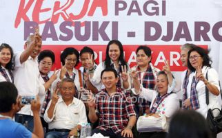 Relawan Ahok-Djarot Nobar Debat di Rumah Lembang - JPNN.com