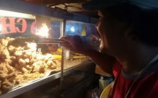 Jualan Ayam Goreng di Pinggir Jalan, Omzet Rp 39 Juta - JPNN.com