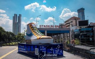 Dukung Pelaku Ekonomi Kreatif, DKI Bangun Tugu Sepatu Raksasa - JPNN.com