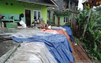 Dua Kampung di Sukabumi Diterjang Longsor - JPNN.com