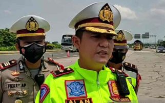 Karawang Macet, Polresta Cirebon Arahkan Kendaraan Besar Keluar Tol di GT Palimanan - JPNN.com