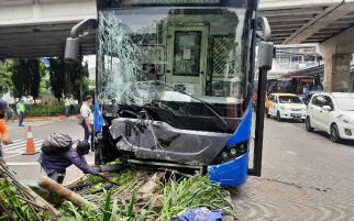 Kecelakaan Beruntun Transjakarta, Transjabodetabek, dan Mobil Kijang di Grogol - JPNN.com