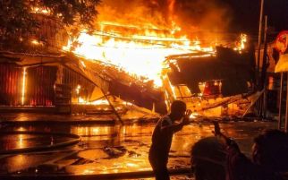 Kebakaran Pasar Gembrong: 400 Bangunan Ludes Terbakar, Kerugian Sebegini - JPNN.com