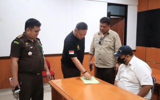 Tim Intelijen Akhirnya Tangkap Buronan Ini di Manado, Lalu Diterbangkan ke Surabaya - JPNN.com