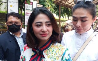 Dewi Gita Bongkar soal Potret Ciuman, Dewi Perssik Bilang Begini - JPNN.com