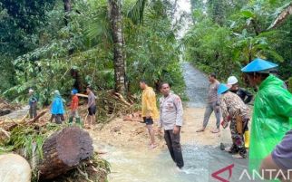 2 Rumah di Pulau Haruku Hanyut Terbawa Arus Banjir - JPNN.com