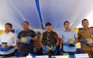 7,1 Kg Sabu-Sabu dari Malaysia Dimusnahkan dengan Cara Dibakar - JPNN.com