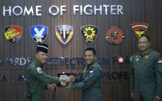 Wamenhan dan KSAL Dianugerahi Wing Kehormatan Penerbang Kelas I TNI AU - JPNN.com