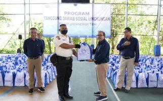 Berkah Ramadan, PT PP Bagikan Ratusan Paket Sembako Gratis untuk Para Pekerja   - JPNN.com