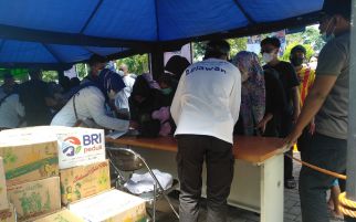 BRI Group Bagikan 1.000 Paket Sembako, Pak Wali Titip Pesan untuk Warga DKI  - JPNN.com