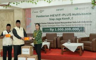Hevit-C Berbagi Berkah THR di Bulan Ramadan - JPNN.com
