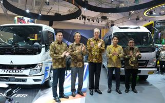 Fuso Canter 60th Anniversary Menyapa Pengunjung GIIAS 2023, Apa Saja Kelebihannya? - JPNN.com