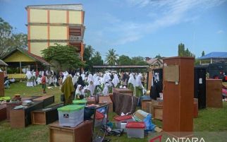 Asrama Terbakar, Ratusan Santriwati Pesantren Babul Maghfirah di Aceh Besar Dipulangkan - JPNN.com