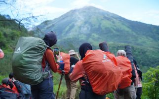 Jangan Buang Pembalut Sembarangan saat Naik Gunung, Simak Tips Membersihkannya - JPNN.com