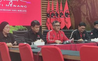 Hasto Jadi Peserta Rombongan Pembawa Obor Api Abadi Mrapen Menuju Lokasi Rakernas PDIP - JPNN.com