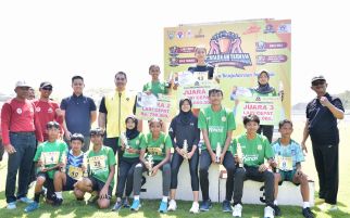 Menpora Dito Terkesan dengan Peserta Final Lomba Lari FOP, Berikan Hadiah Sepatu - JPNN.com