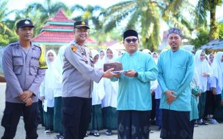 Hari Santri, Polres Rohul Ajak Bahrul Ulum Ikut Sukseskan Pilkada Damai - JPNN.com