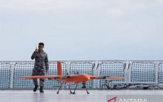 Pusat Penerbangan TNI AL Uji Fungsi Drone VTOL di Atas KRI Semarang-594 - JPNN.com