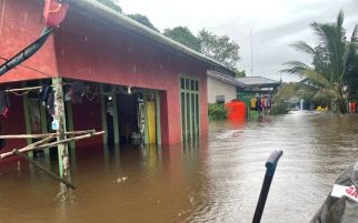 Banjir Masih Merendam Ratusan Rumah Warga di Perbatasan RI-Malaysia - JPNN.com