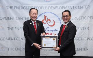 Gus Hayid Dapat Gelar Certified Speaking Master dari EPDC - JPNN.com