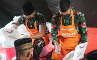 Yonif 201/JY Distribusikan 3.000 Hidangan Berkah Ramadan di Jakarta Timur - JPNN.com