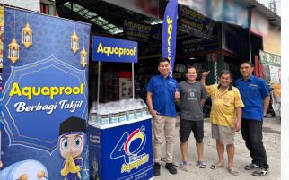 Gandeng Toko Bangunan, Aquaproof Berbagi Takjil - JPNN.com
