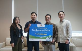 Mega Insurance & Lifepal Bayar Klaim Kendaraan Korban Banjir Bekasi dengan Proses Cepat - JPNN.com