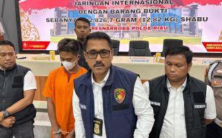 Polda Riau Gagalkan Penyelundupan 12,8 Kilo Sabu-sabu oleh Jaringan Internasional   - JPNN.com