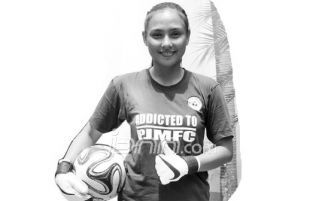 Berkenalan dengan Dian, Pesepak Bola Cantik Asal Jatim - JPNN.com