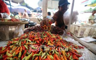 Menjelang Libur Imlek, Harga Cabai di Pasar Induk Ini Alami Penurunan - JPNN.com