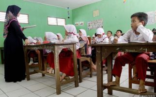 Aturan Baru, Guru Wajib Berada di Sekolah 8 Jam - JPNN.com