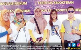 Bersoialisasi dengan Berbagi Takjil - JPNN.com